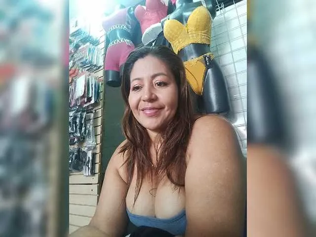 Live sex webcam photo for Niiccoll #275728741