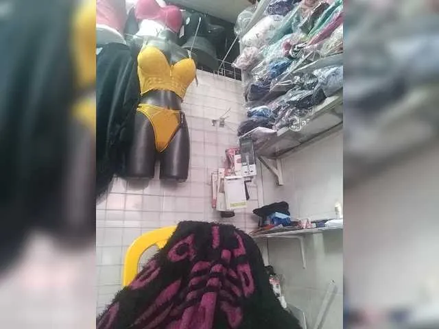 Live sex webcam photo for Niiccoll #275810426