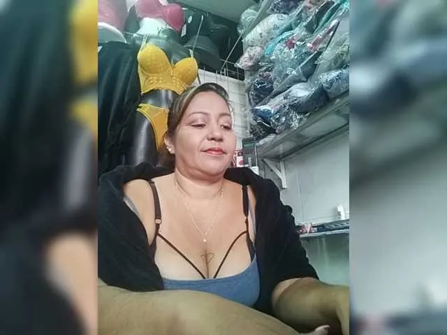 Live sex webcam photo for Niiccoll #275925136