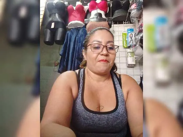 Live sex webcam photo for Niiccoll #276411983