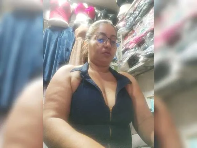 Live sex webcam photo for Niiccoll #276420874