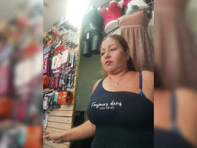 Live sex webcam photo for Niiccoll #276538294