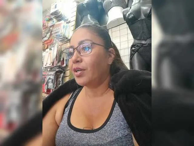 Live sex webcam photo for Niiccoll #277174333