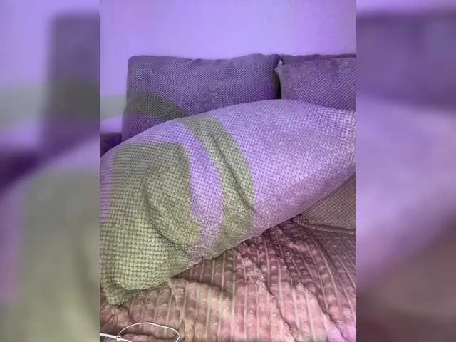 Live sex webcam photo for NikaLana #291001925