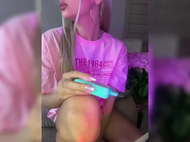 Live sex webcam photo for NikaLana #291655782