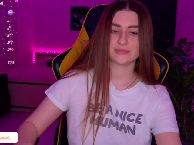 Live sex webcam photo for NikaMusic #290898138