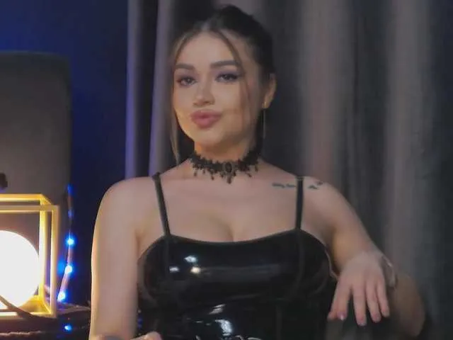 Live sex webcam photo for NikiBryce #277142866