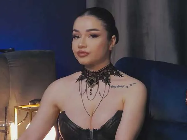 Live sex webcam photo for NikiBryce #277375120