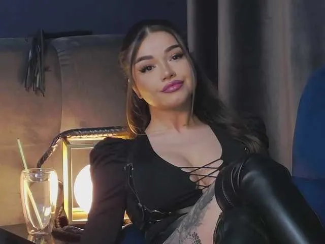 Live sex webcam photo for NikiBryce #277557282