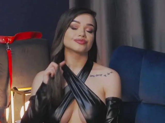 Live sex webcam photo for NikiBryce #278135502