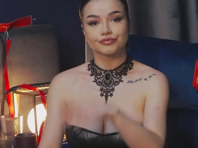 Live sex webcam photo for NikiBryce #278197367
