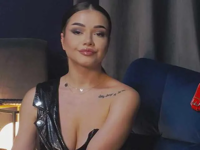 Live sex webcam photo for NikiBryce #288617036