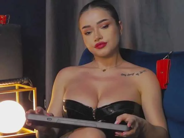 Live sex webcam photo for NikiBryce #289517735