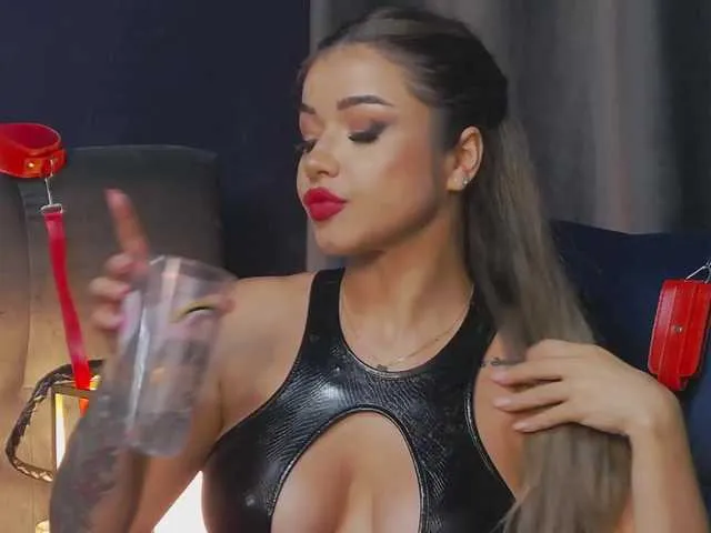 Live sex webcam photo for NikiBryce #289875545