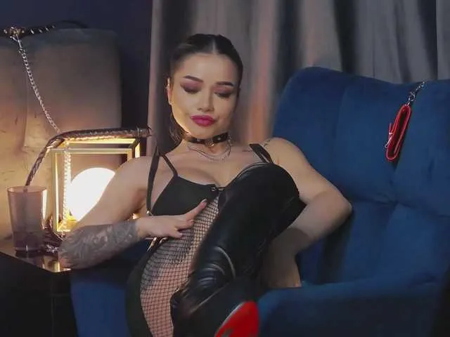 Live sex webcam photo for NikiBryce #290139919