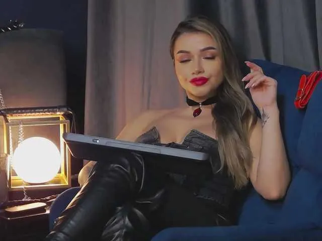 Live sex webcam photo for NikiBryce #290180970