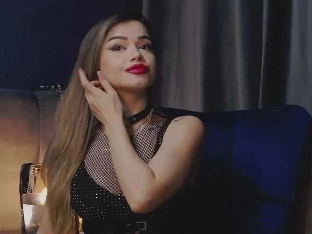 Live sex webcam photo for NikiBryce #290295435
