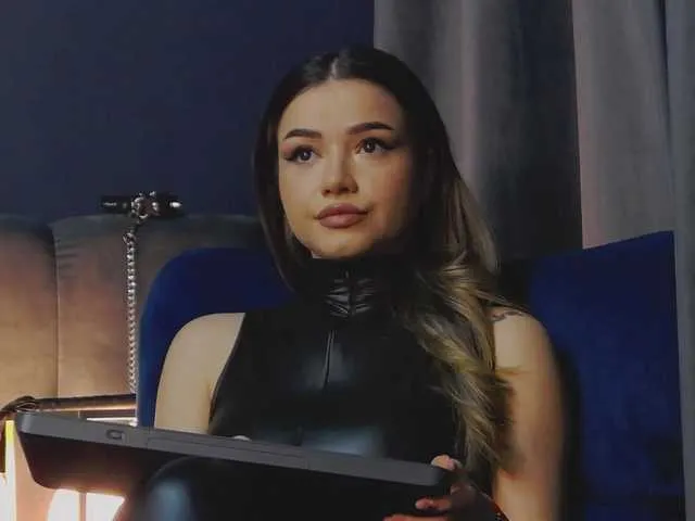 Live sex webcam photo for NikiBryce #290590588