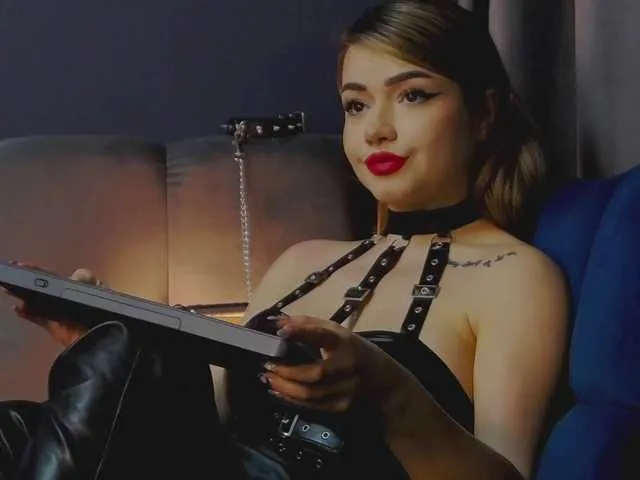 Live sex webcam photo for NikiBryce #290979500