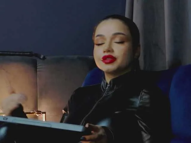 Live sex webcam photo for NikiBryce #291174949