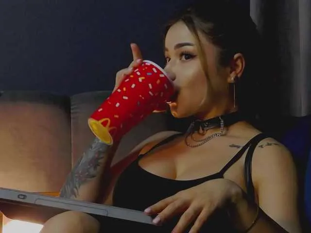 Live sex webcam photo for NikiBryce #291448429