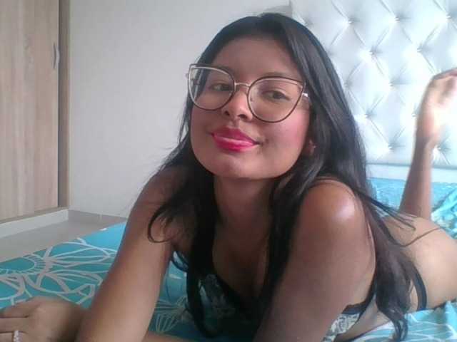 Live sex webcam photo for NikiSweet69 #272993660