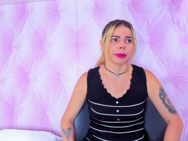 Live sex webcam photo for Nikisantana #277676339