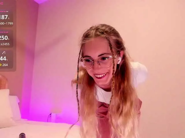 Live sex webcam photo for Nikki-Gia #290862861