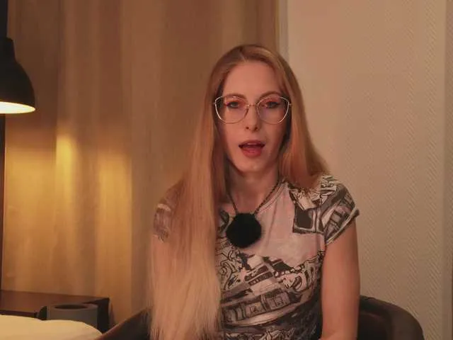 Live sex webcam photo for Nikki-Gia #291313394