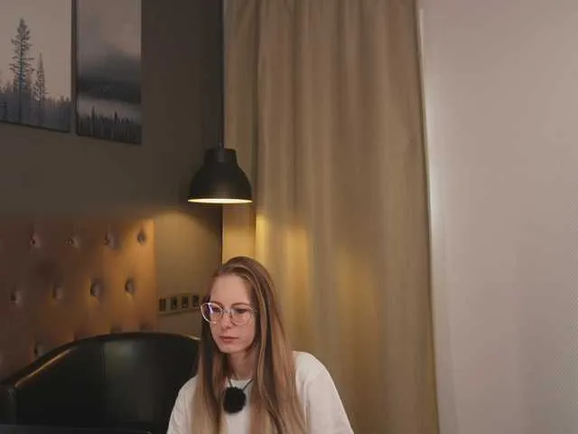 Live sex webcam photo for Nikki-Gia #291520780