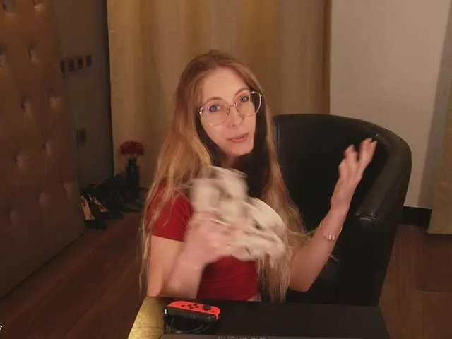 Live sex webcam photo for Nikki-Gia #291689131