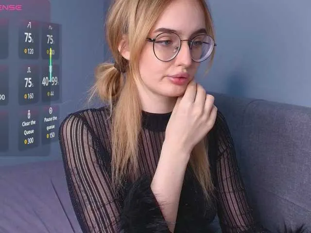 Live sex webcam photo for NikkiBly #290885874