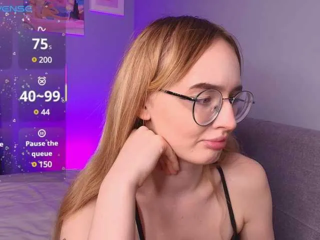 Live sex webcam photo for NikkiBly #290974351