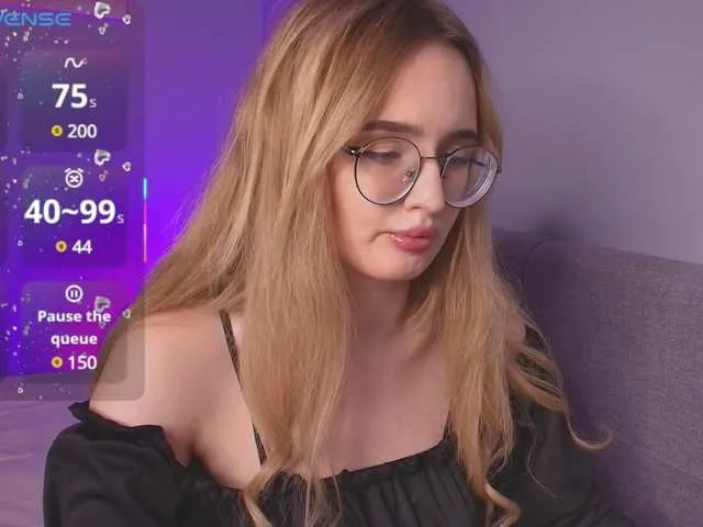 Live sex webcam photo for NikkiBly #291006338