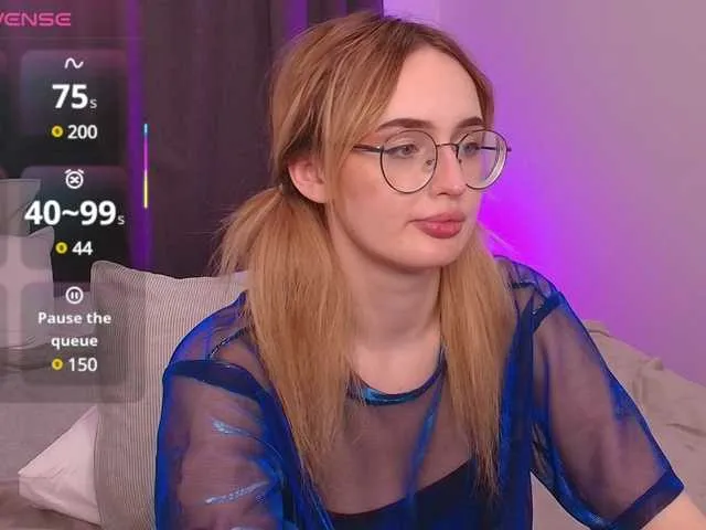 Live sex webcam photo for NikkiBly #291054403