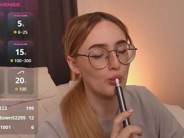 Live sex webcam photo for NikkiBly #291156410