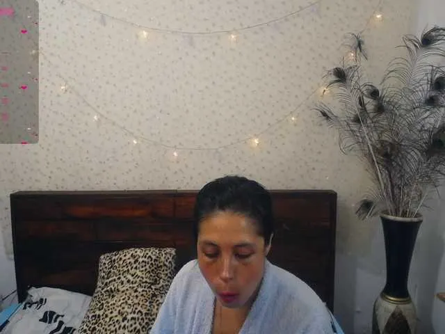 Live sex webcam photo for NikkiMilky #290413003