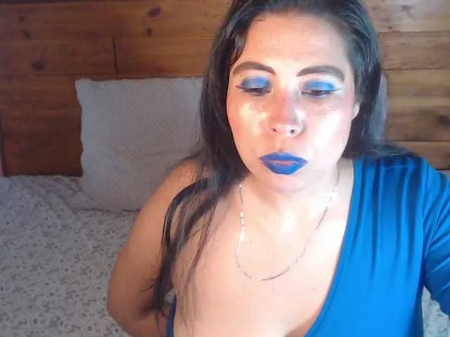 Live sex webcam photo for NikkiMilky #292752160