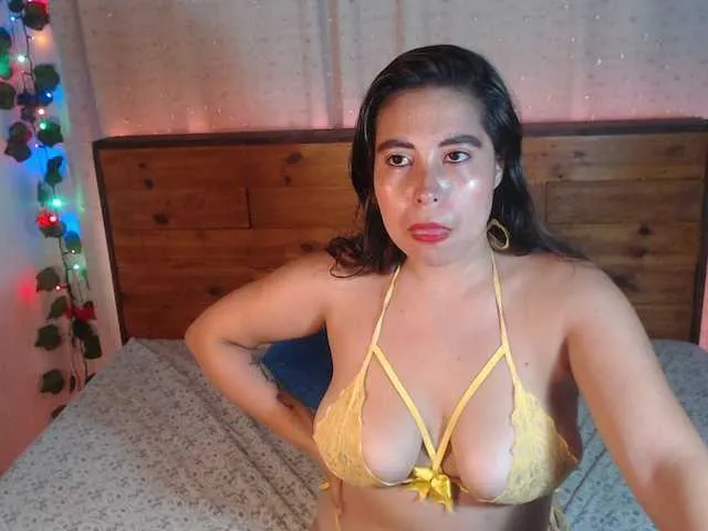 Live sex webcam photo for NikkiMilky #293114657