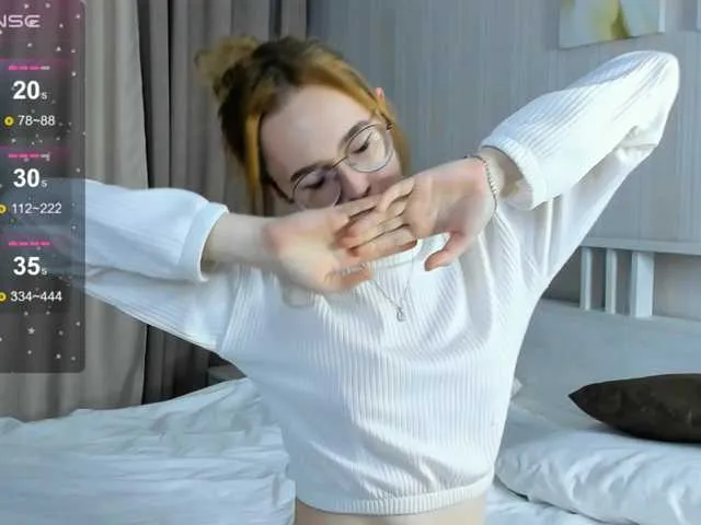 Live sex webcam photo for NikkiBly #277989361