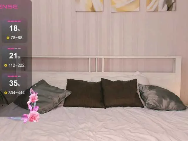 Live sex webcam photo for NikkiBly #278218146