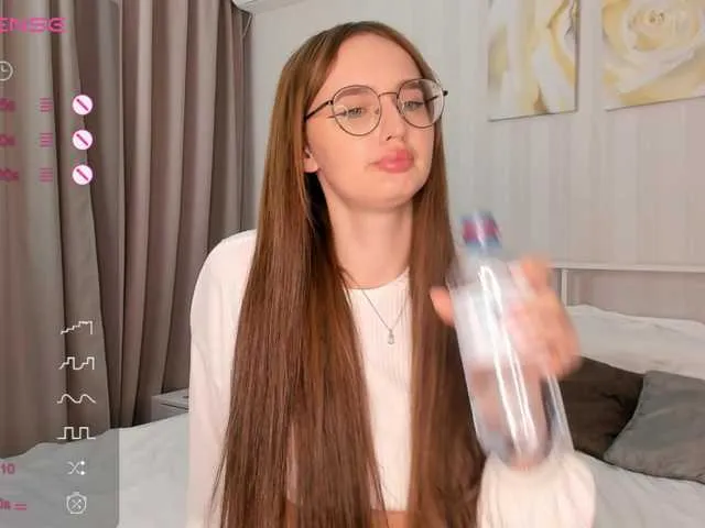 Live sex webcam photo for NikkiBly #278244878