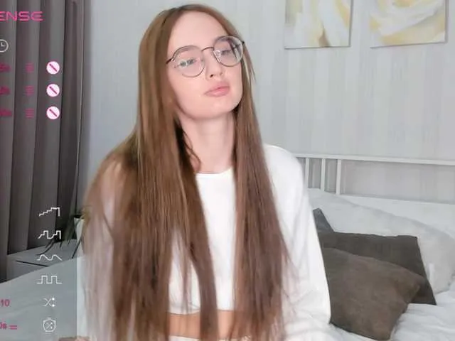 Live sex webcam photo for NikkiBly #278296759