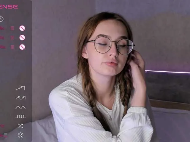 Live sex webcam photo for NikkiBly #288157847