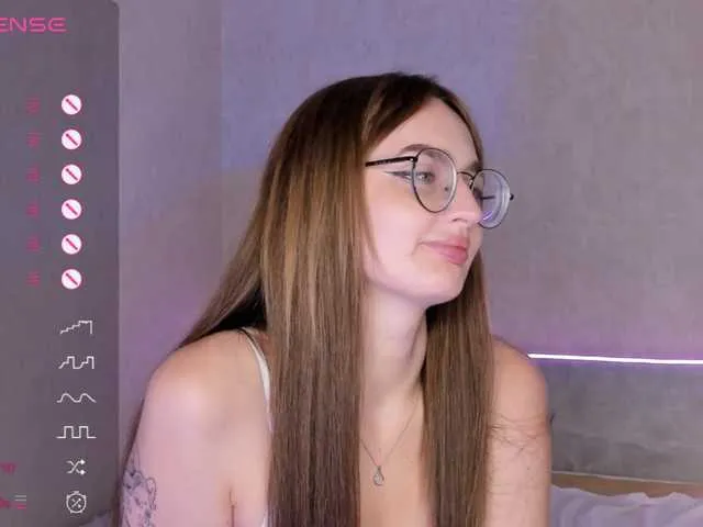 Live sex webcam photo for NikkiBly #288365283