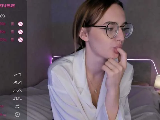 Live sex webcam photo for NikkiBly #288446758