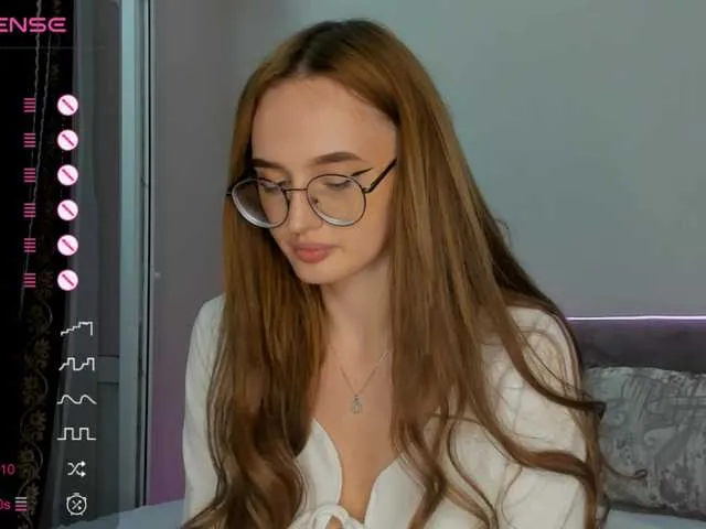 Live sex webcam photo for NikkiBly #289529628