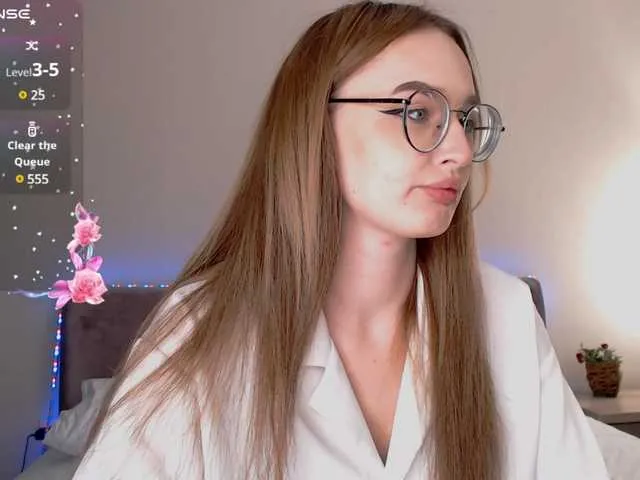 Live sex webcam photo for NikkiBly #290141216