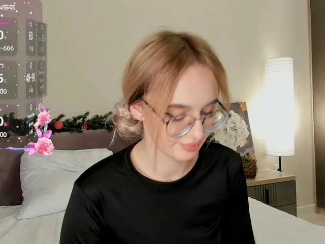 Live sex webcam photo for NikkiBly #290238839