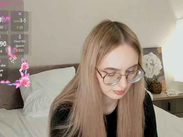 Live sex webcam photo for NikkiBly #290443248